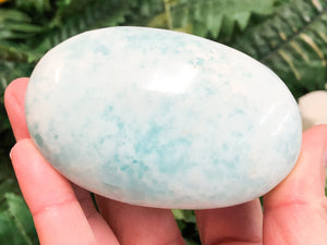 Caribbean Blue Calcite Palm Stone 77mm - Caribbean Calcite Gallet - Throat Chakra Stone - Healing Crystals - Crystal Grid - Altar Decor