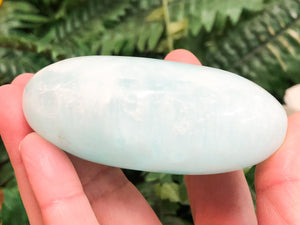 Caribbean Blue Calcite Palm Stone 77mm - Caribbean Calcite Gallet - Throat Chakra Stone - Healing Crystals - Crystal Grid - Altar Decor