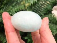 Caribbean Blue Calcite Palm Stone 77mm - Caribbean Calcite Gallet - Throat Chakra Stone - Healing Crystals - Crystal Grid - Altar Decor